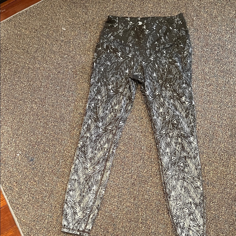 All in Motion Black and White Patterned Leggings with Side Pockets